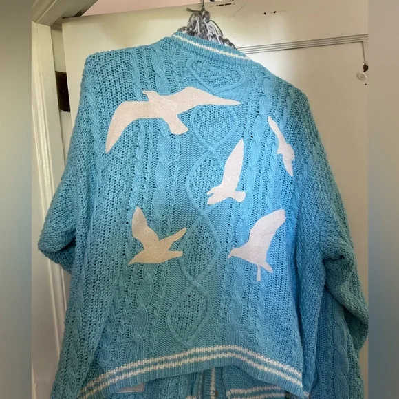 TAYLOR SWIFT 1989 CARDIGAN *FROM A DOG FRIENDLY HOME* - Picture 2 of 6